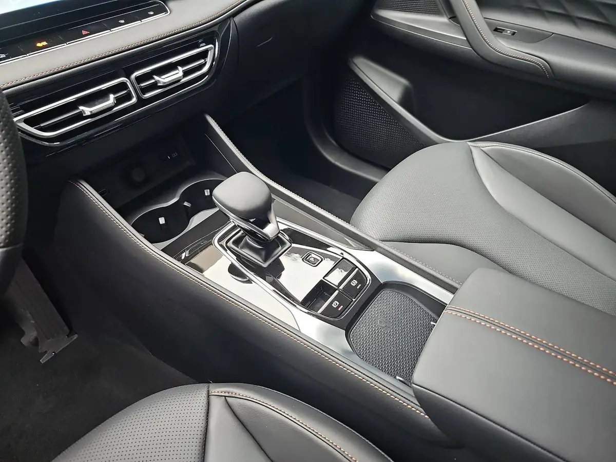 MG HS 1.5 HYBRID+ MY25.5 LUXURY LEDER 360-GRAD-KAMERA 19-ZOLL-LM