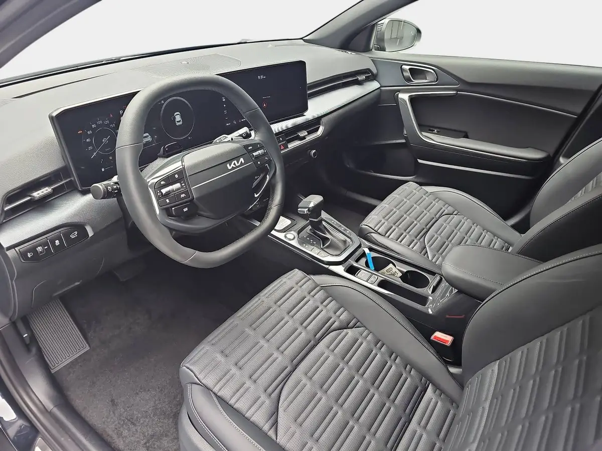 KIA XCEED 1.6 T-GDI 180 DCT SPIRIT MJ27 SOUND SITZ ADVANCED