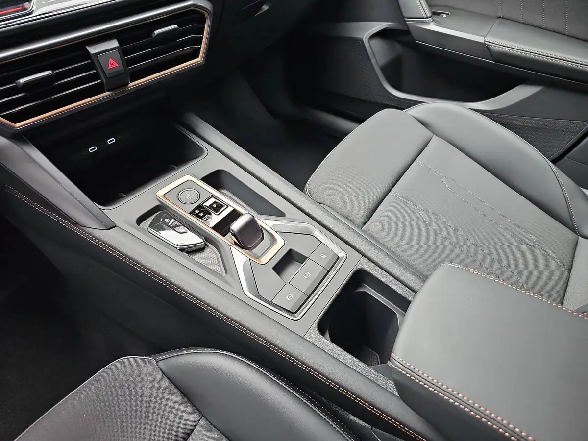 CUPRA FORMENTOR 1.5 ETSI DSG NAVI LED ACC SPURPAKET EL.HECKKL. AHK