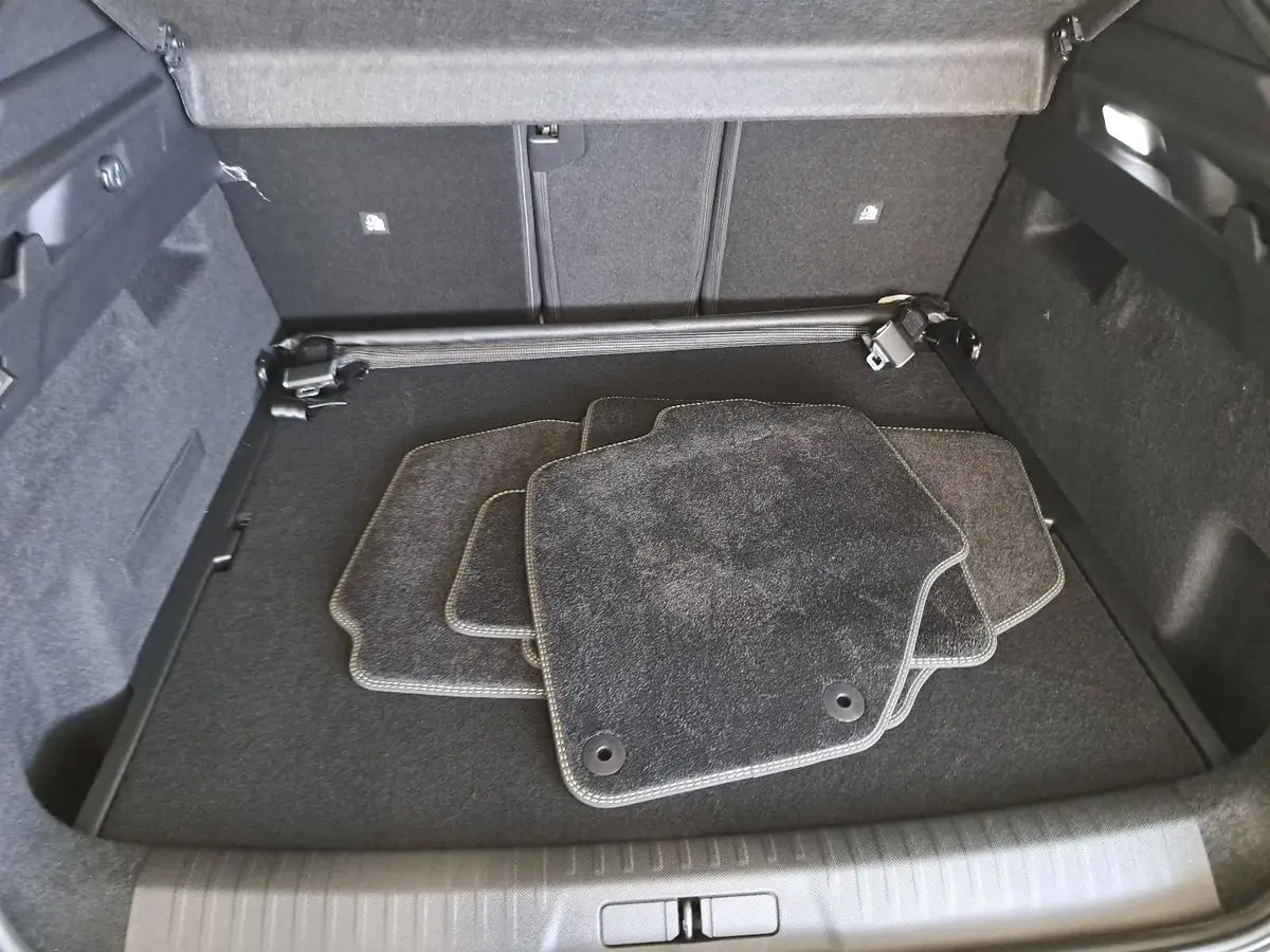 PEUGEOT 3008 1.2 HYBRID 145 E-DSC6 GT NAVI KLIMA LED AHK LM19