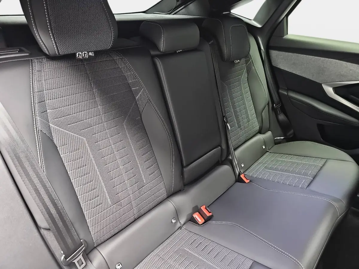 PEUGEOT 3008 1.2 HYBRID 145 E-DSC6 GT NAVI KLIMA LED AHK LM19