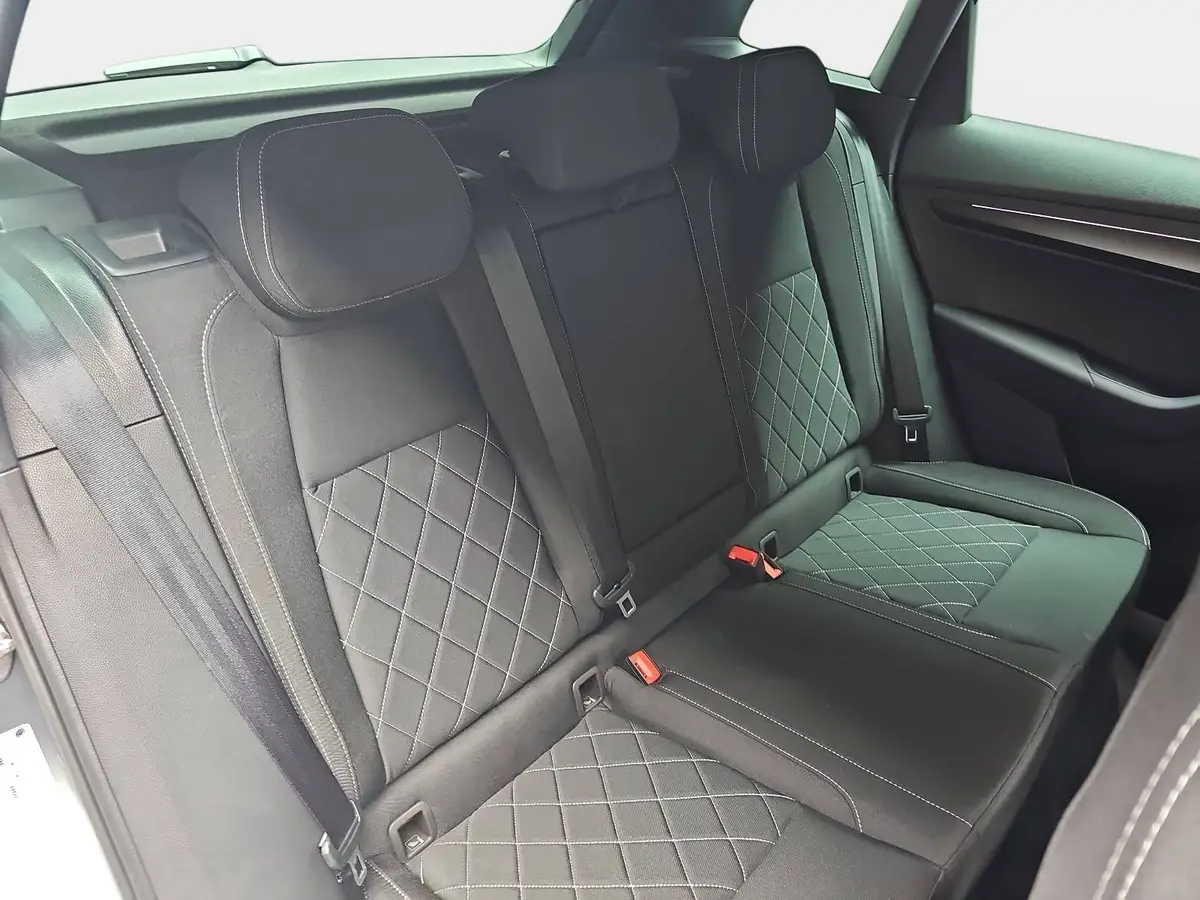 SKODA KAROQ 2.0 TSI DSG SPORTLINE 4X4 AHK PANO