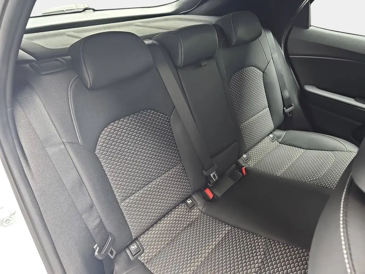 KIA XCEED 1.5 T-GDI DCT SPIRIT XCLUSIVE LED GRA WINTER AHK