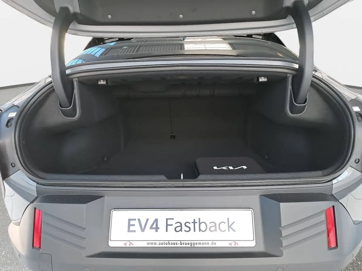 KIA EV4 FASTBACK 81.4 KWH EARTH MJ26 UP. TECH. WINTER-CON. DRIVEW.-PARK DESIGN SOUND