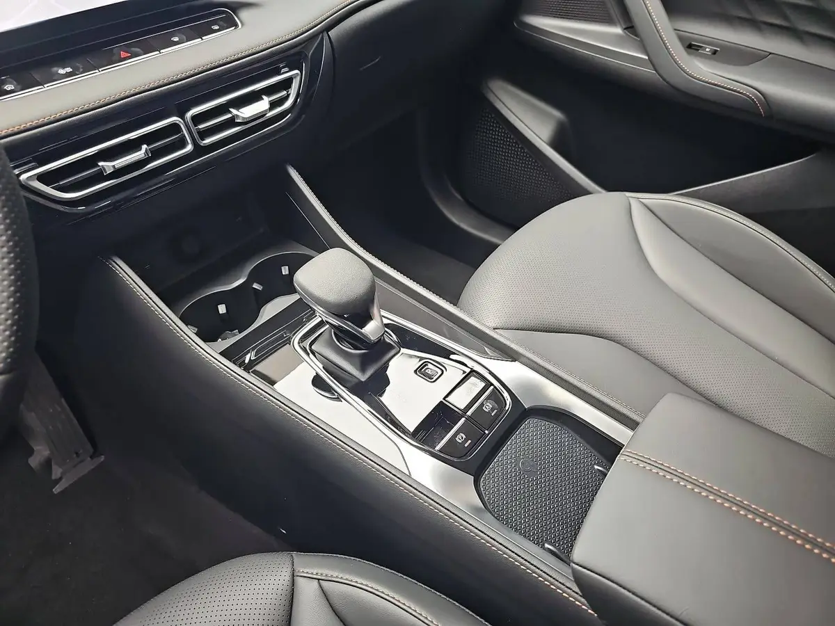 MG HS 1.5 PLUG-IN-HYBRID MY25.5 LUXURY LEDER 360-GRAD-KAMERA 19-ZOLL-LM