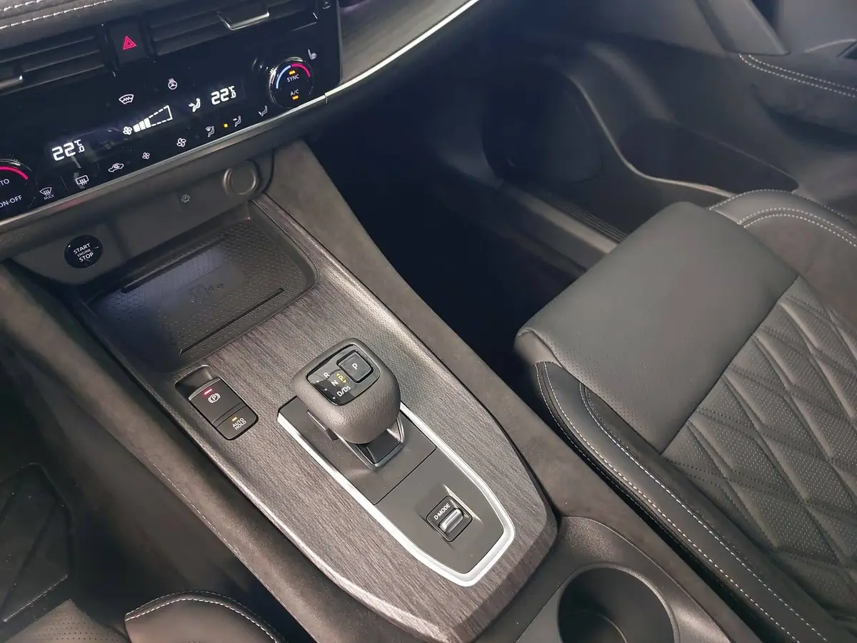 NISSAN QASHQAI 1.3 DIG-T MHEV AUTO. TEKNA PREMIUM PAKET 2-FARBEN