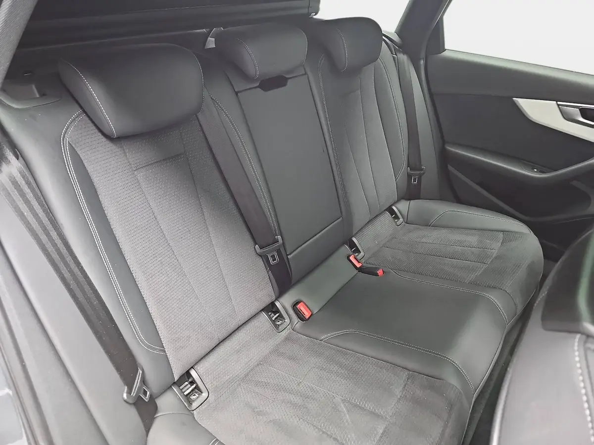 AUDI A4 AVANT 30 TDI S-TRONIC S LINE NAVI LED PANO BLACK-L