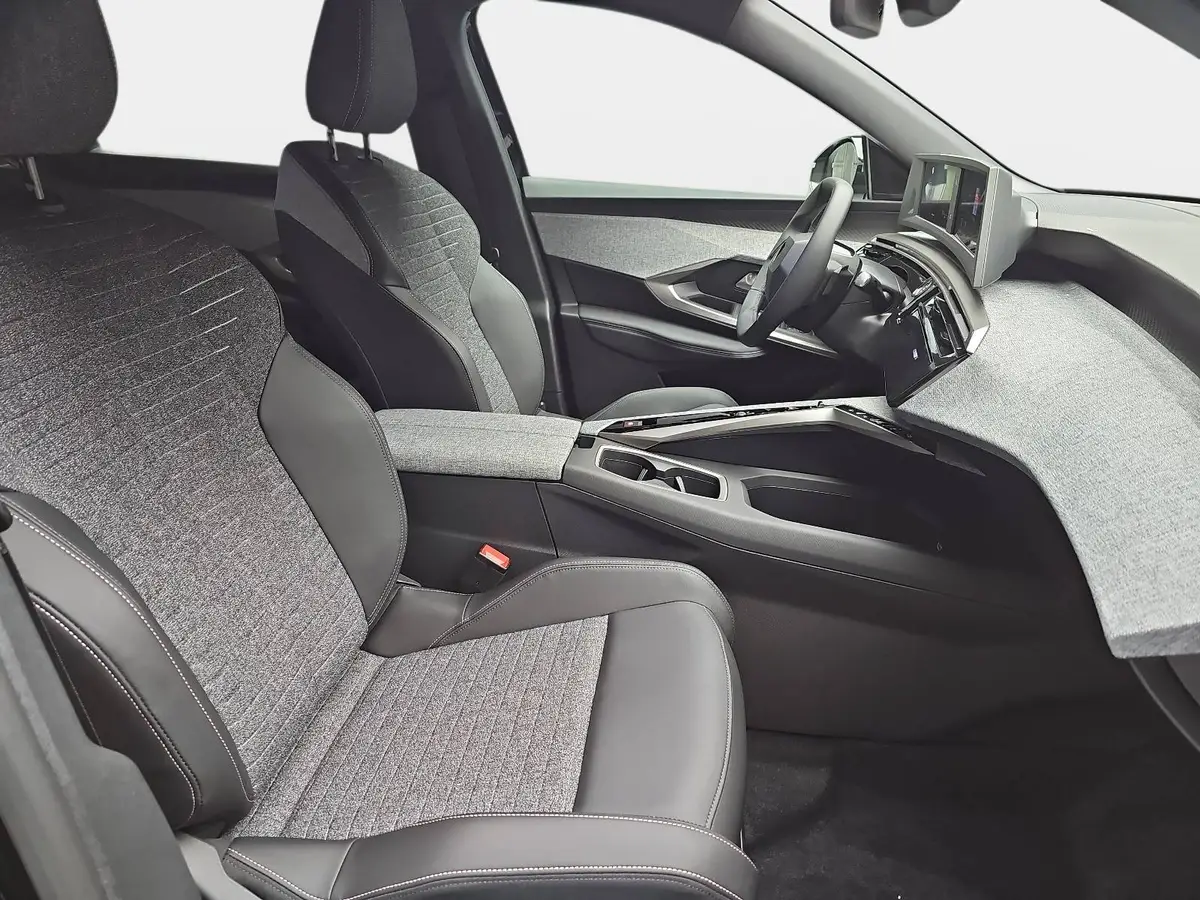 PEUGEOT 5008 1.2 HYBRID 145 E-DSC6 ALLURE KLIMA LED 7-S DAB 360