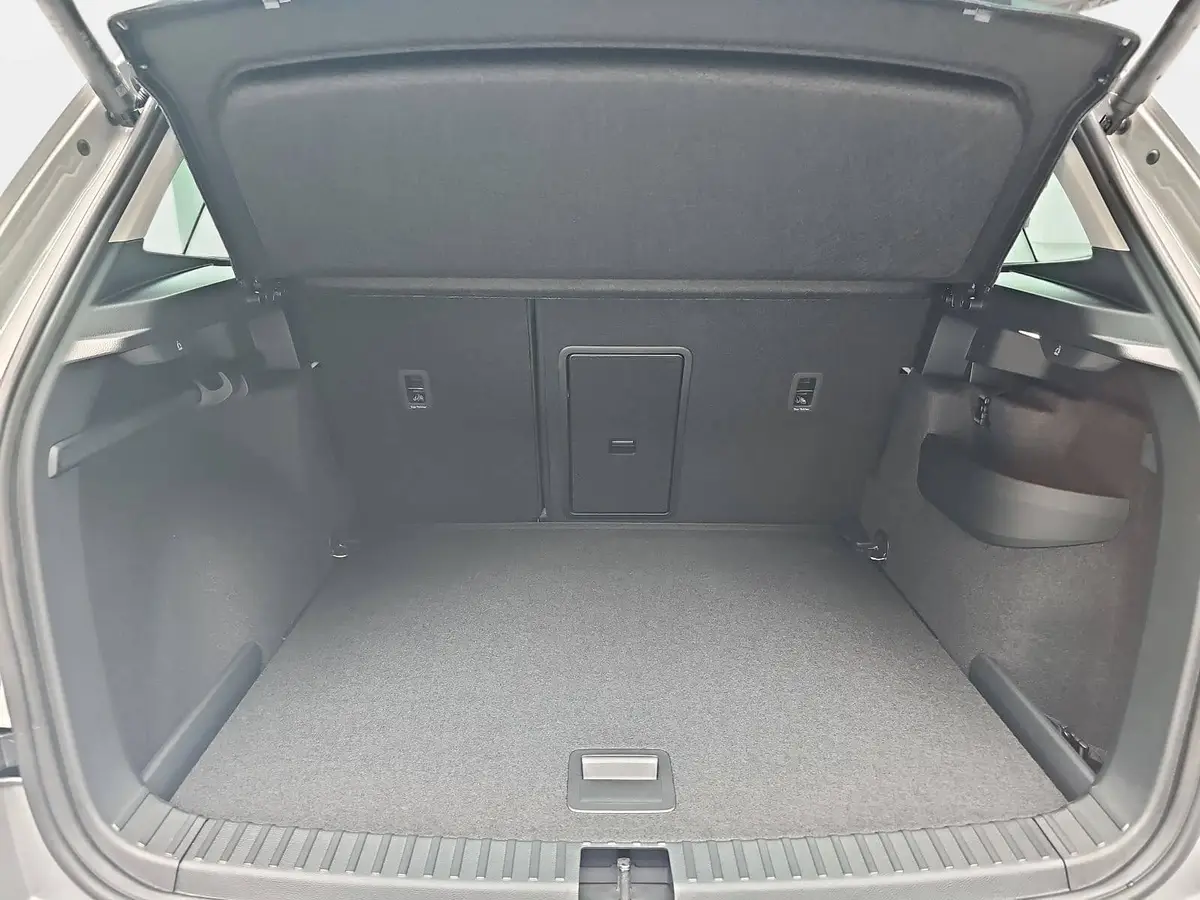 SKODA KAROQ 1.5 TSI DSG SELECTION LED ACC AHK