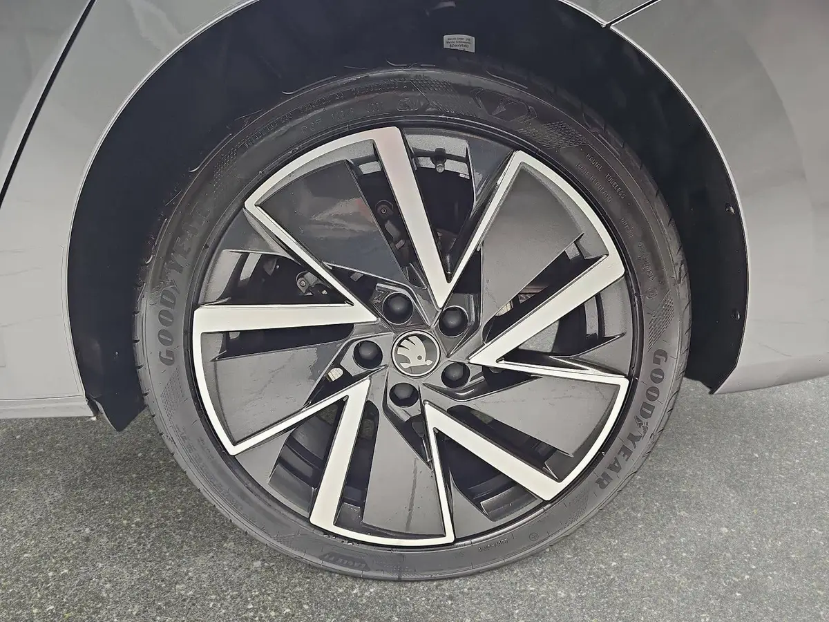 SKODA OCTAVIA COMBI 2.0 TDI DSG SPORTLINE NAVI LED