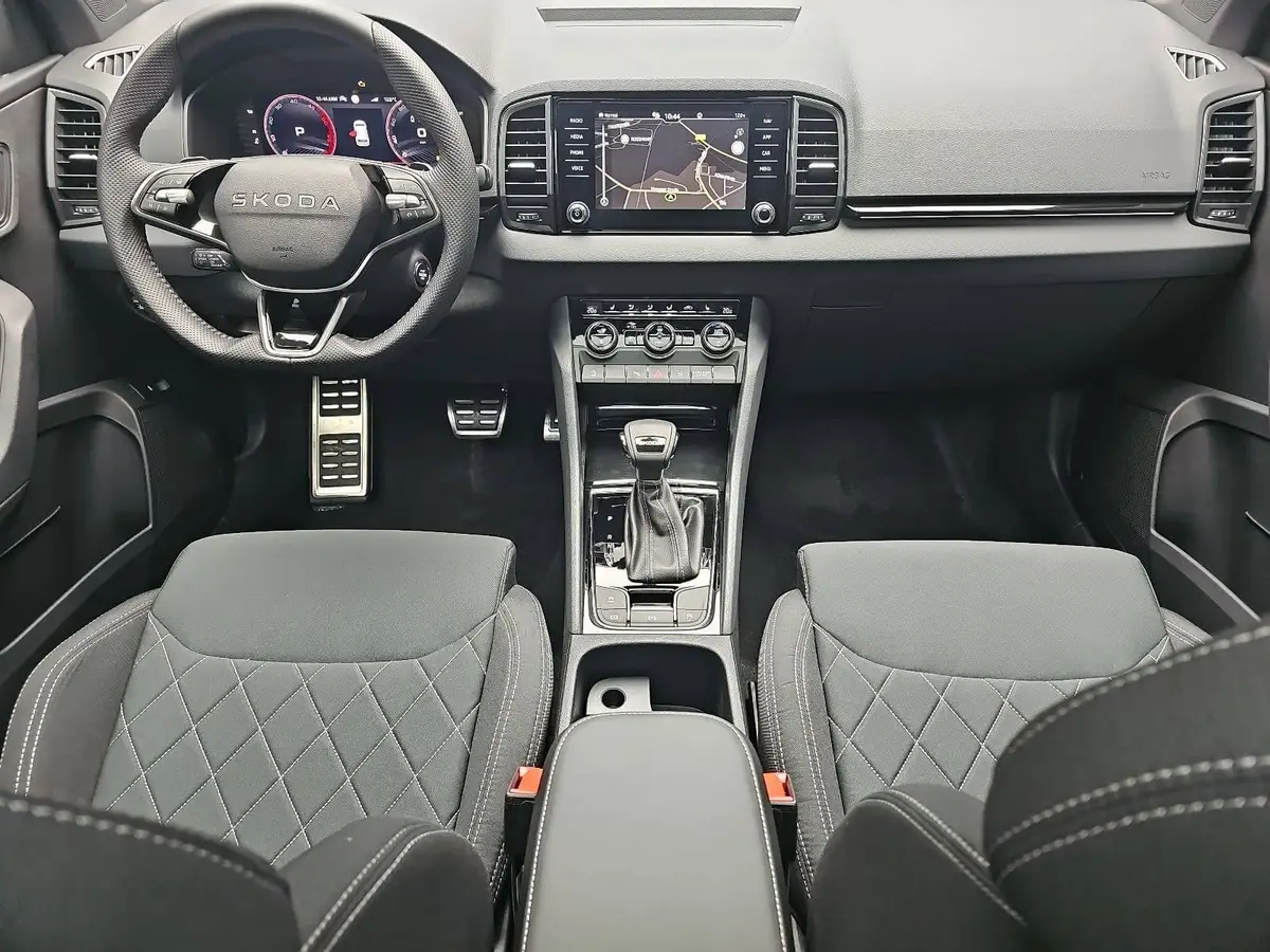 SKODA KAROQ 2.0 TDI DSG SPORTLINE AHK ACC PANO