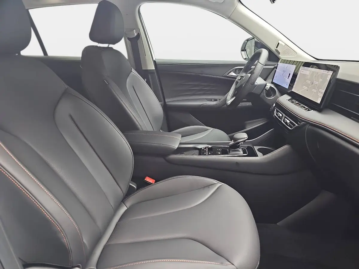 MG HS 1.5 HYBRID+ MY25.5 LUXURY LEDER 360-GRAD-KAMERA 19-ZOLL-LM