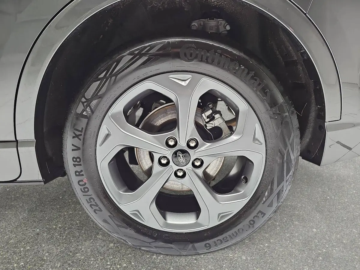 FORD KUGA 1.5 EB AUTO. ST-LINE NAVI LED KLIMAAUTO WINTER SIC