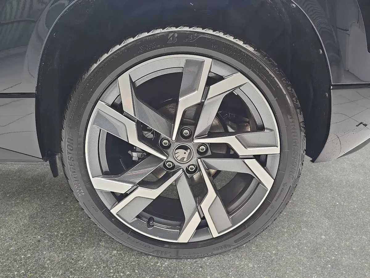 SKODA KAROQ 2.0 TDI DSG SPORTLINE 4X4 PANO AHK