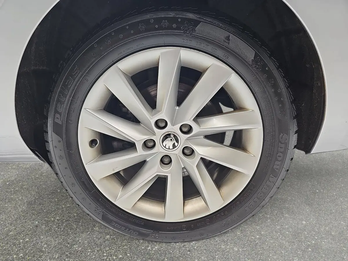 SKODA SUPERB COMBI 2.0 TDI DSG STYLE NAVI LED