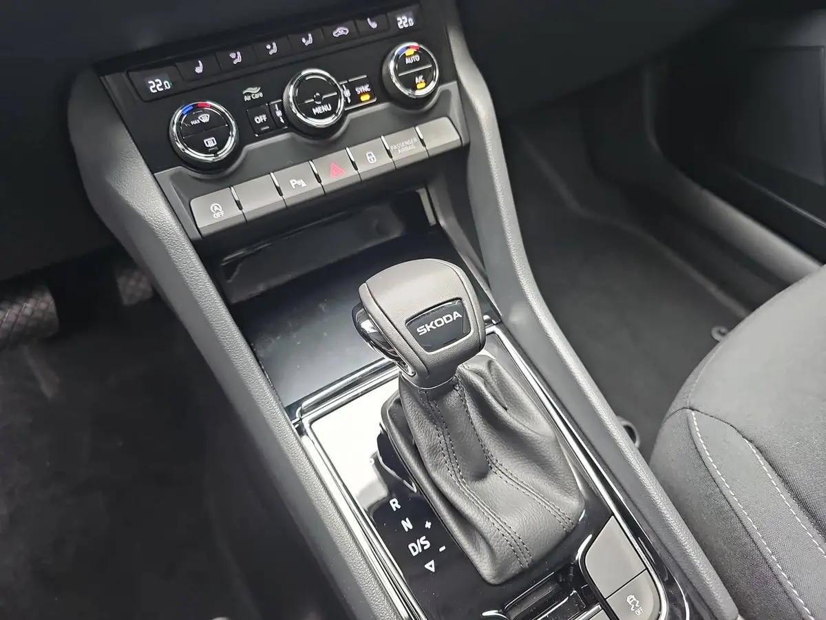 SKODA KAROQ 2.0 TDI DSG FAMILY LED KAMERA LM17