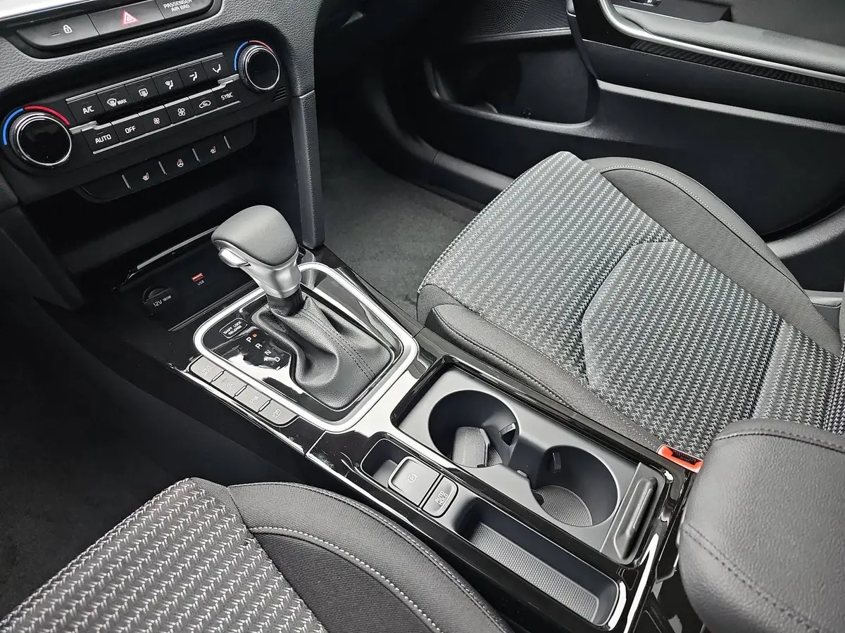 KIA CEED 1.5 T-GDI 48V DCT7 ULTIMATE EDITION