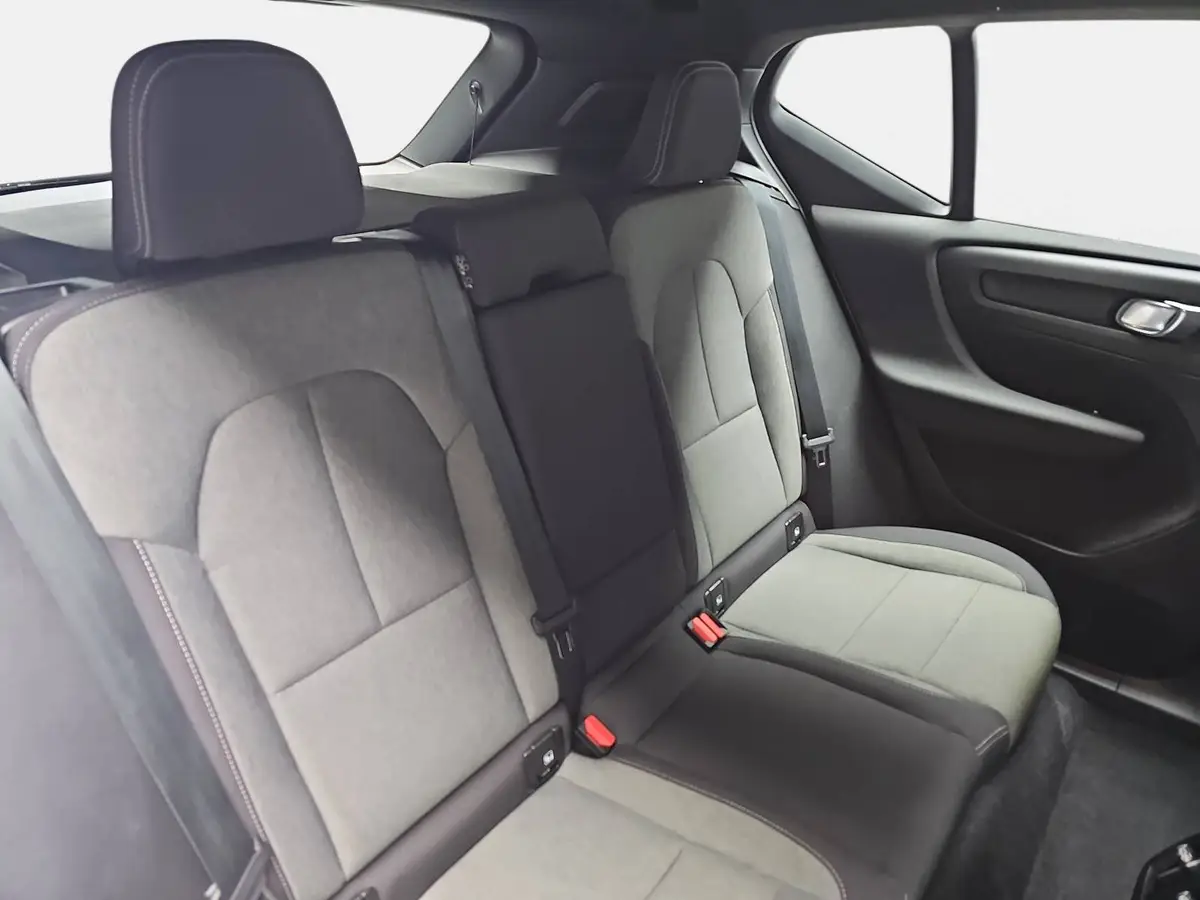 VOLVO XC40 T2 2WD AUTO. CORE NAVI LED EL.HECKKL. PDC KAMERA L