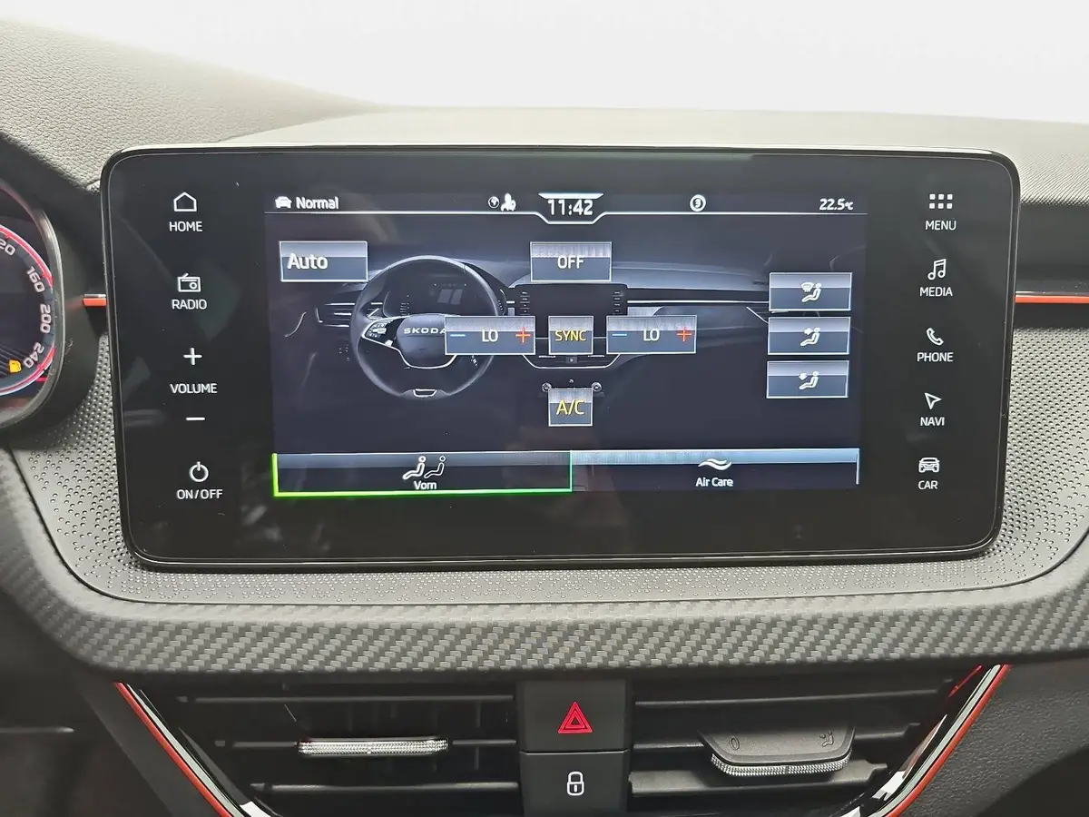 SKODA KAMIQ 1.5 TSI DSG MONTE CARLO NAVI MATRIX-LED PANO WINTE