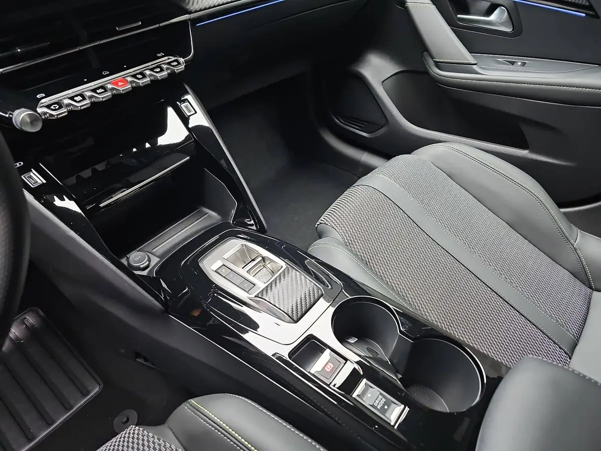 PEUGEOT 208 1.2 HYBRID 110 E-DSC6 GT KLIMA LED MIRROR-SCREEN K