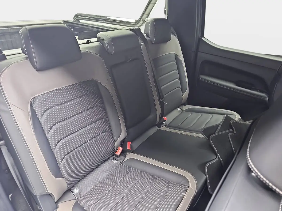 VW AMAROK 3.0 TDI AUTO. DOKA AVENTURA 4M NAVI LEDI AHK LM21