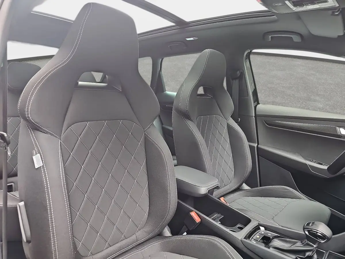 SKODA KAROQ 2.0 TDI DSG SPORTLINE AHK ACC PANO