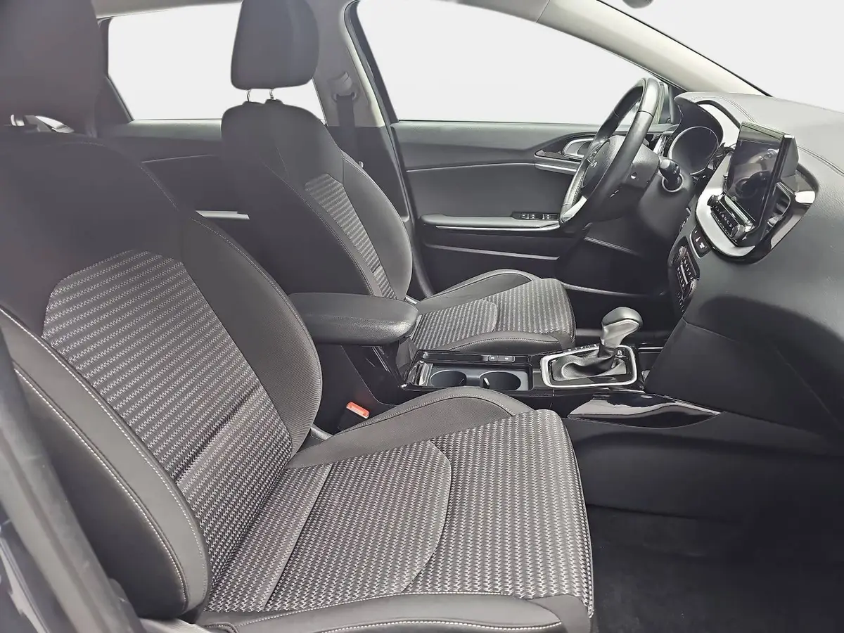 KIA CEED SW 1.6 GDI PLUG-IN-HYBRID VISION KOMFORT NAVI