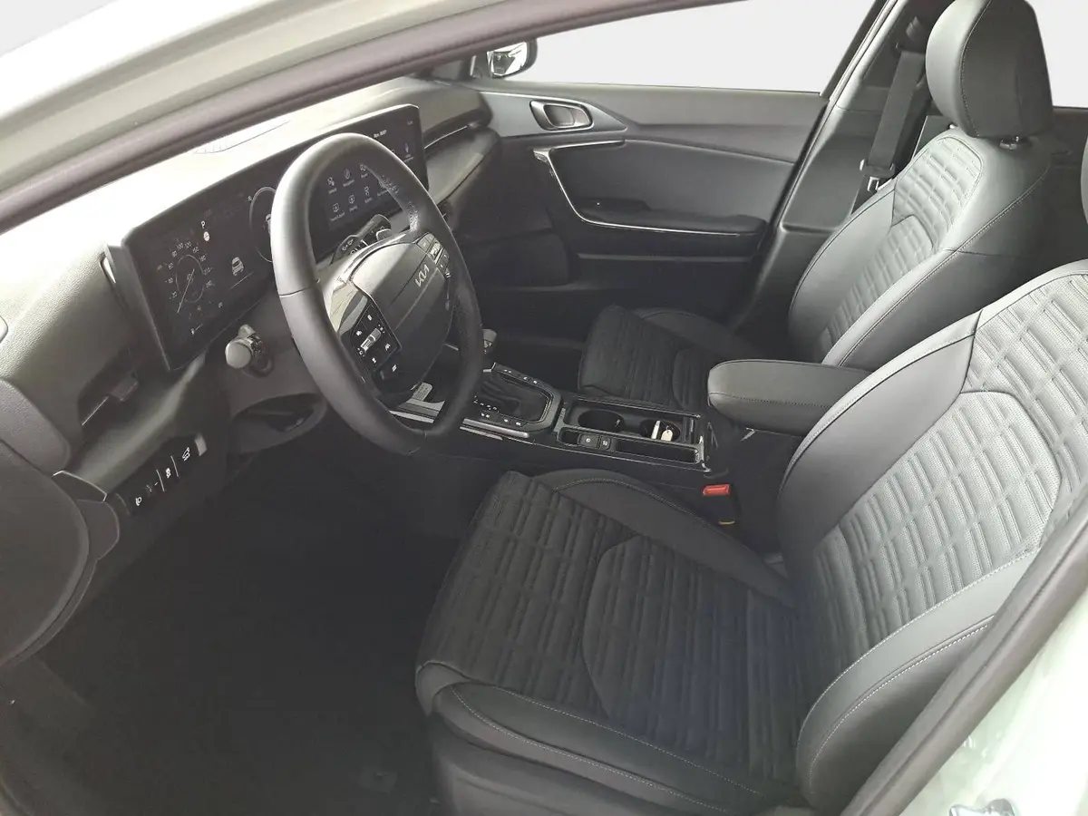 KIA XCEED 1.6 T-GDI 180 DCT SPIRIT MJ27 SOUND SITZ ADVANCED GLASDACH