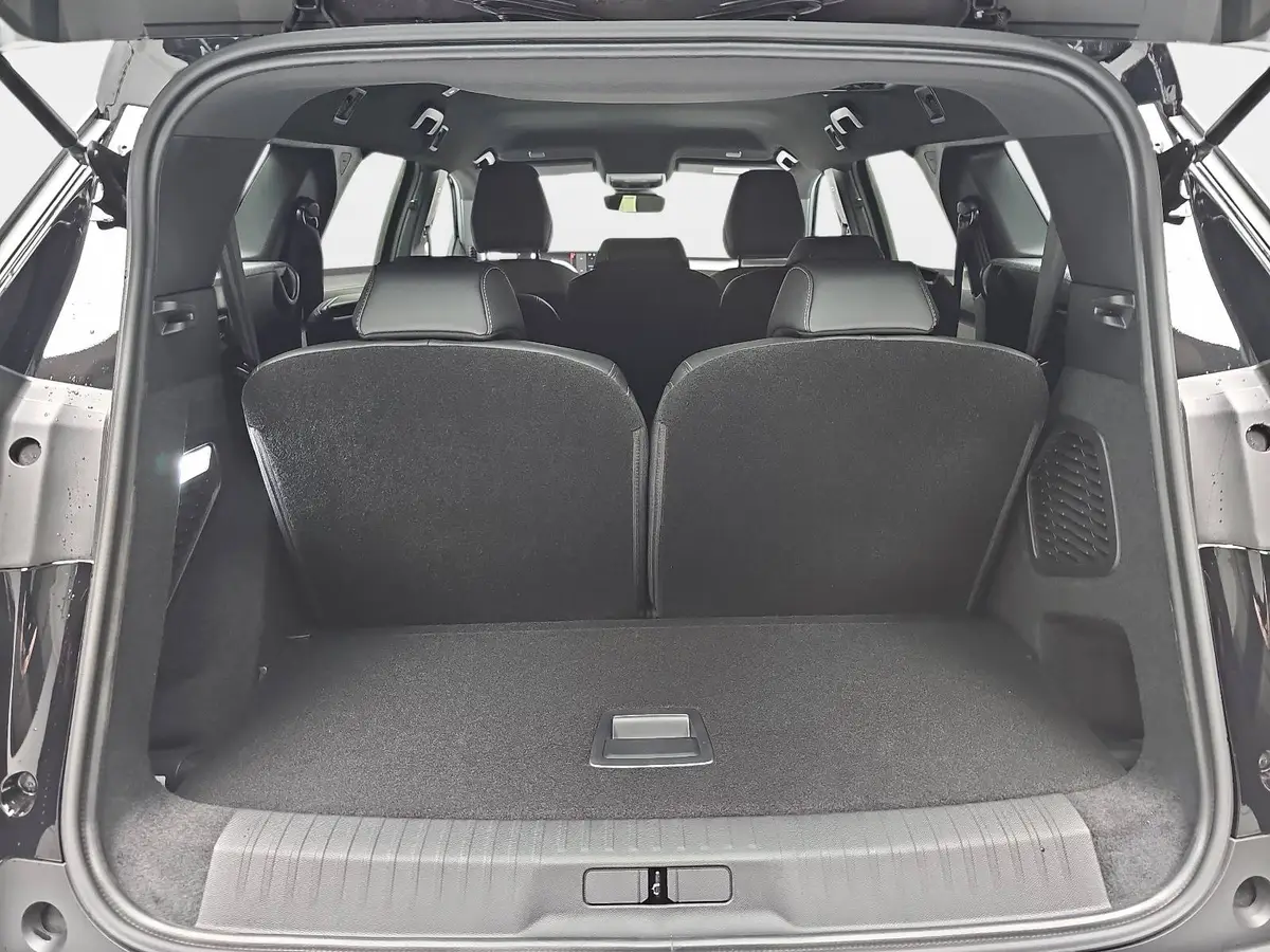 PEUGEOT 5008 1.2 HYBRID 145 E-DSC6 ALLURE KLIMA LED 7-S DAB 360