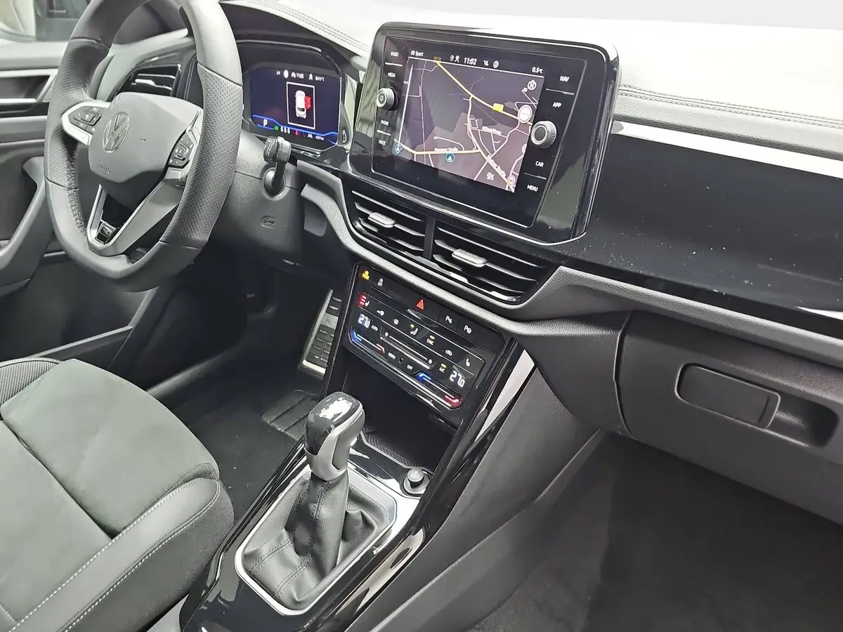 VW T-ROC 1.5 TSI DSG R-LINE NAVI KLIMA LED KAMERA WINTER AH