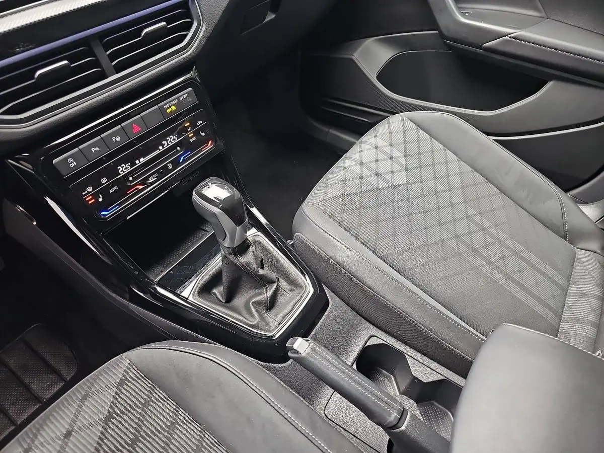 VW T-CROSS 1.5 TSI DSG R-LINE IQ-LED KLIMA DAB WINTER KAMERA 