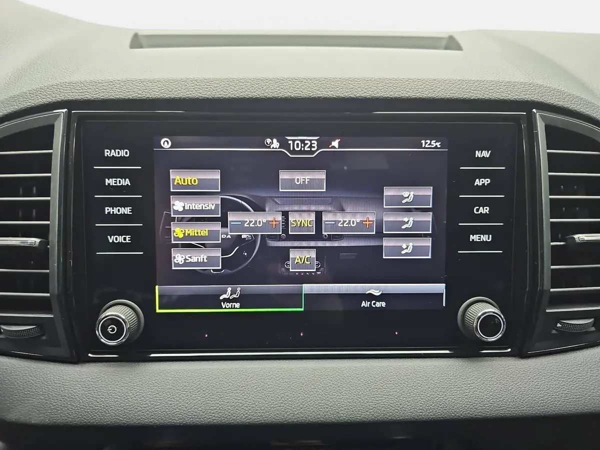 SKODA KAROQ 1.5 TSI DSG SELECTION LED AHK WINTER
