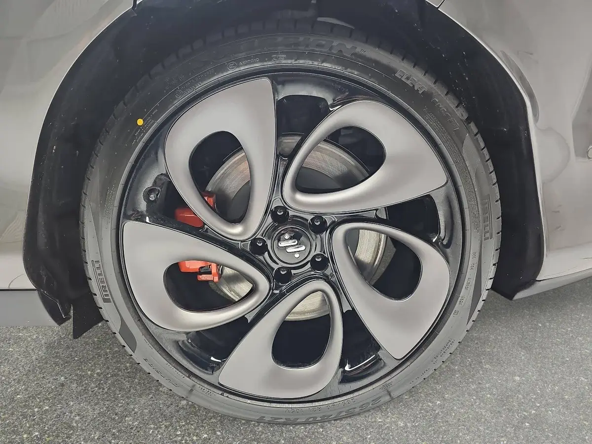 MG ANDERE EV 100 KWH MY26 PREMIUM AWD DRIVE PACK