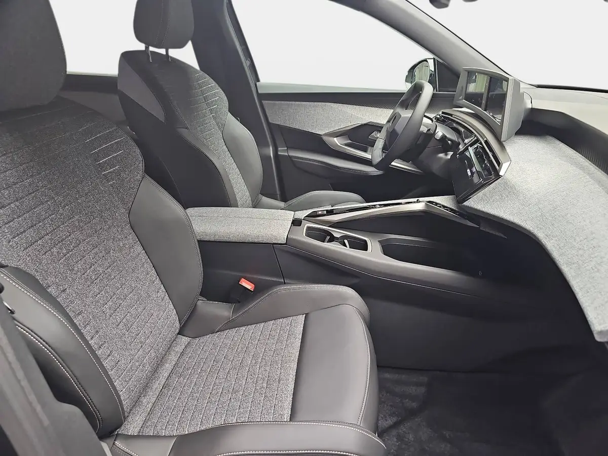 PEUGEOT 5008 1.2 HYBRID 145 E-DSC6 ALLURE KLIMA LED 7-S DAB 360