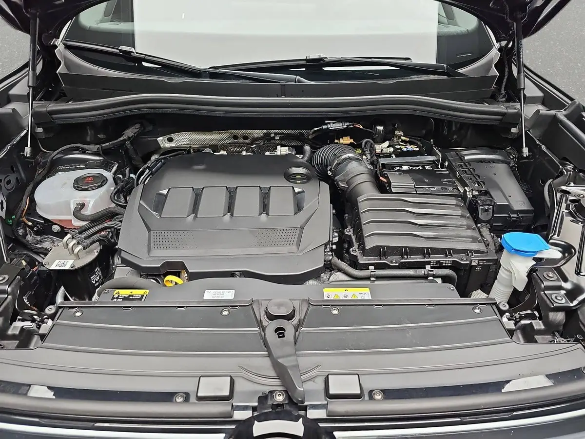 VW TIGUAN 2.0 TDI DSG 4M R-LINE NAVI MATRIX HUD DCC AHK LM20