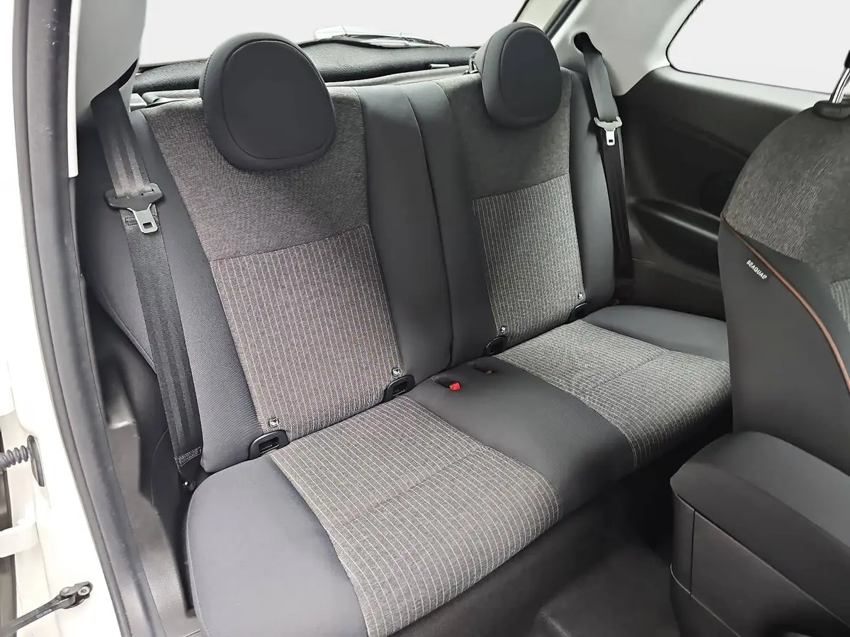 FIAT 500E ELEKTRO 42 KWH 3+1 ICON NAVI KLIMA DAB APPLE/ANDROID LM