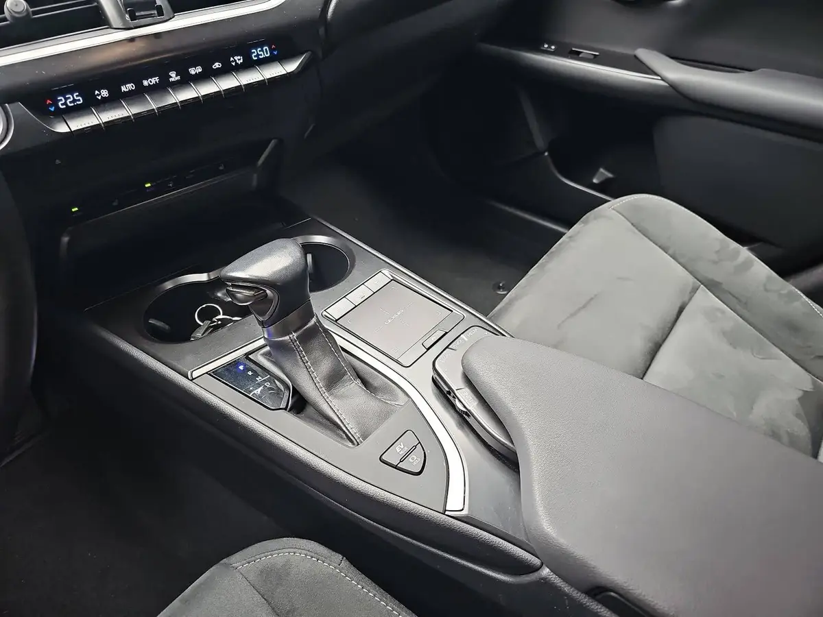 LEXUS UX 200H LED ACC LM18