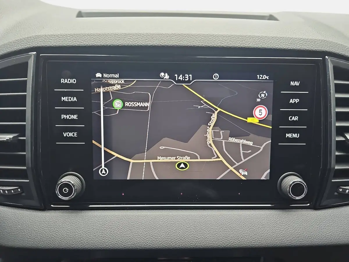 SKODA KAROQ 2.0 TDI DSG SPORTLINE 4X4 WINTER AHK