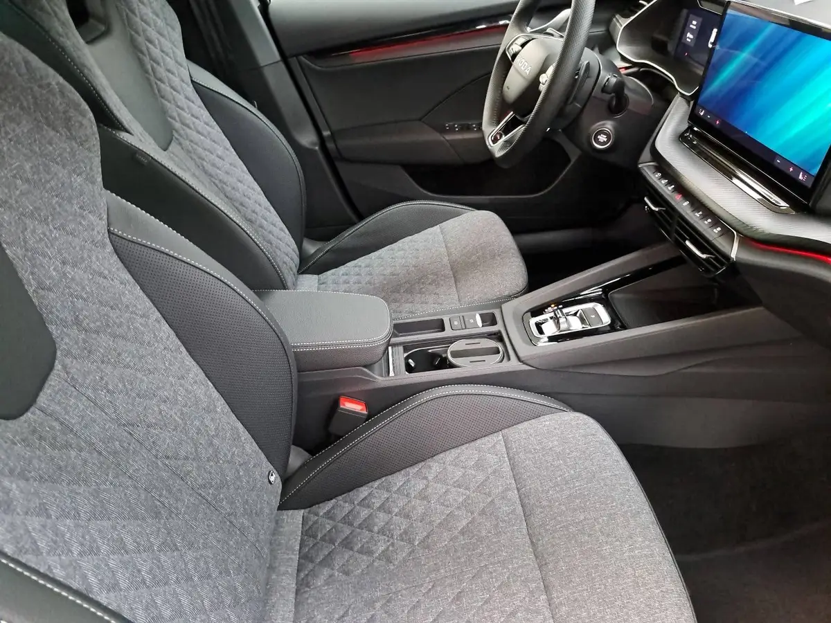 SKODA OCTAVIA COMBI 2.0 TDI DSG SPORTLINE NAVI LED