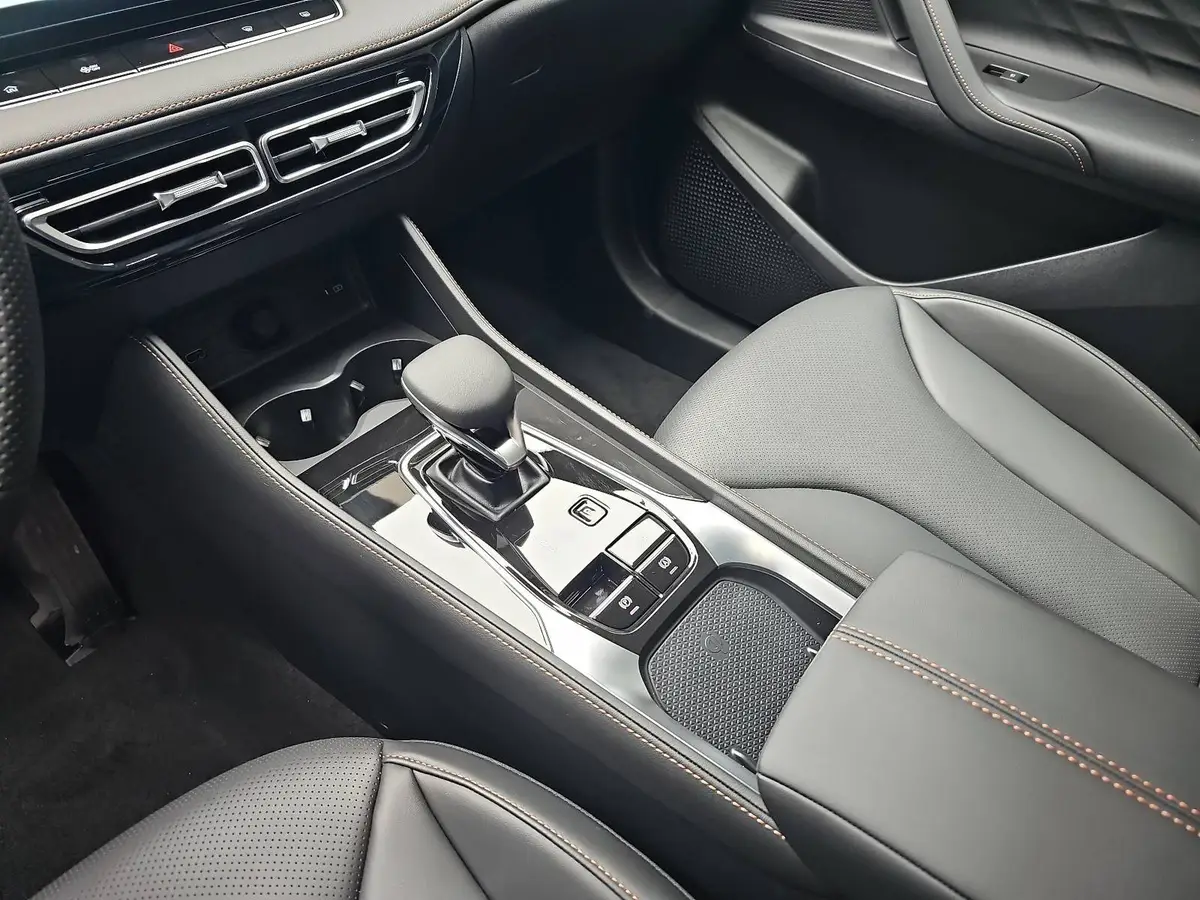 MG HS 1.5 PLUG-IN-HYBRID LUXURY LEDER 360-GRAD-KAMERA 19-ZOLL-LM