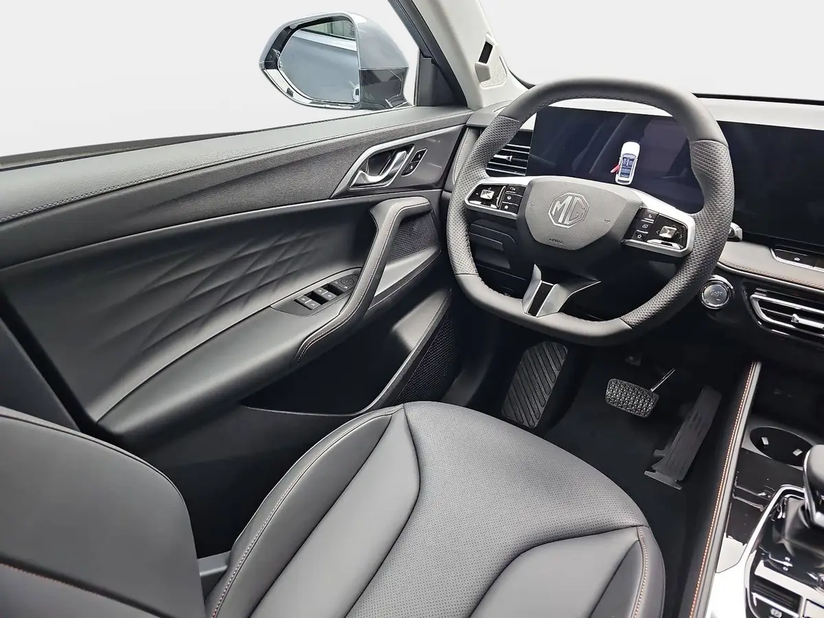MG HS 1.5 PLUG-IN-HYBRID MY25.5 LUXURY LEDER 360-GRAD-KAMERA 19-ZOLL-LM