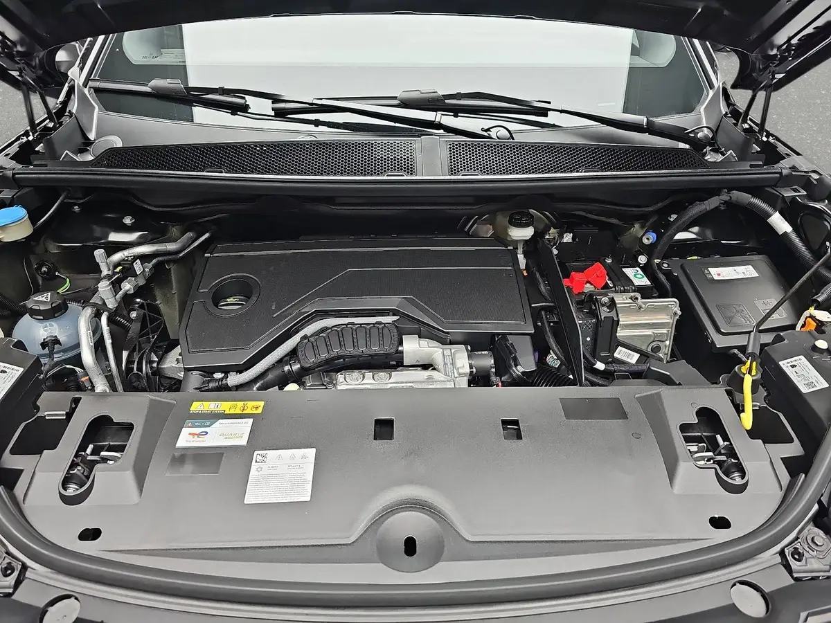 PEUGEOT 5008 1.2 HYBRID 145 E-DSC6 ALLURE KLIMA LED 7-S DAB 360