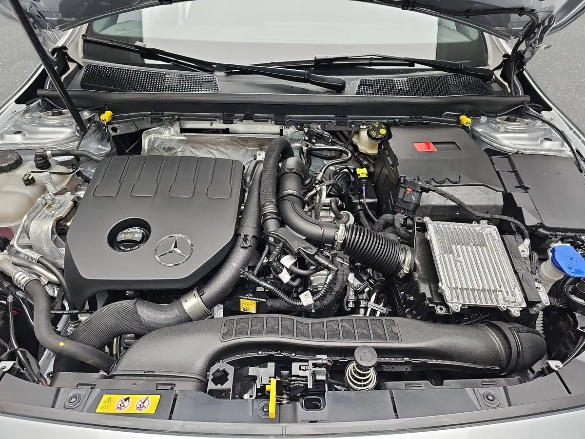 MERCEDES-BENZ A 180 DCT AMG LINE NAVI LED MBUX WINTER KAMERA LM18