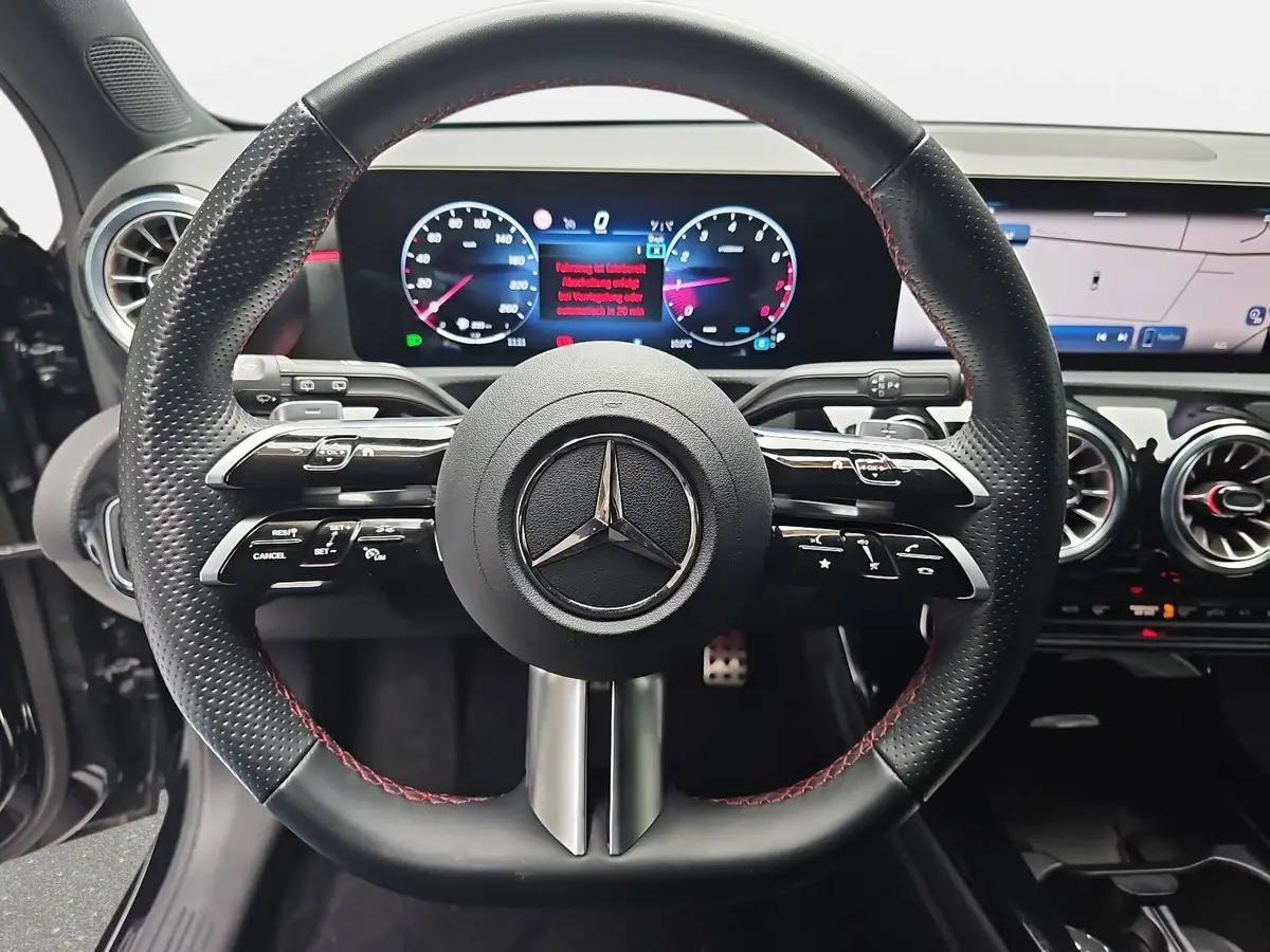 MERCEDES-BENZ A 180 DCT AMG LINE NAVI LED MBUX WINTER KAMERA LM18