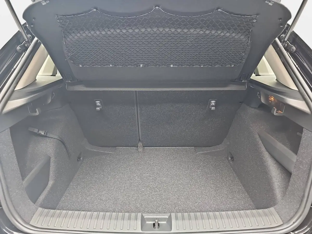 SKODA KAMIQ 1.0 TSI DSG 130 JAHRE LED KLIMAUTO WINTER SICHT LM