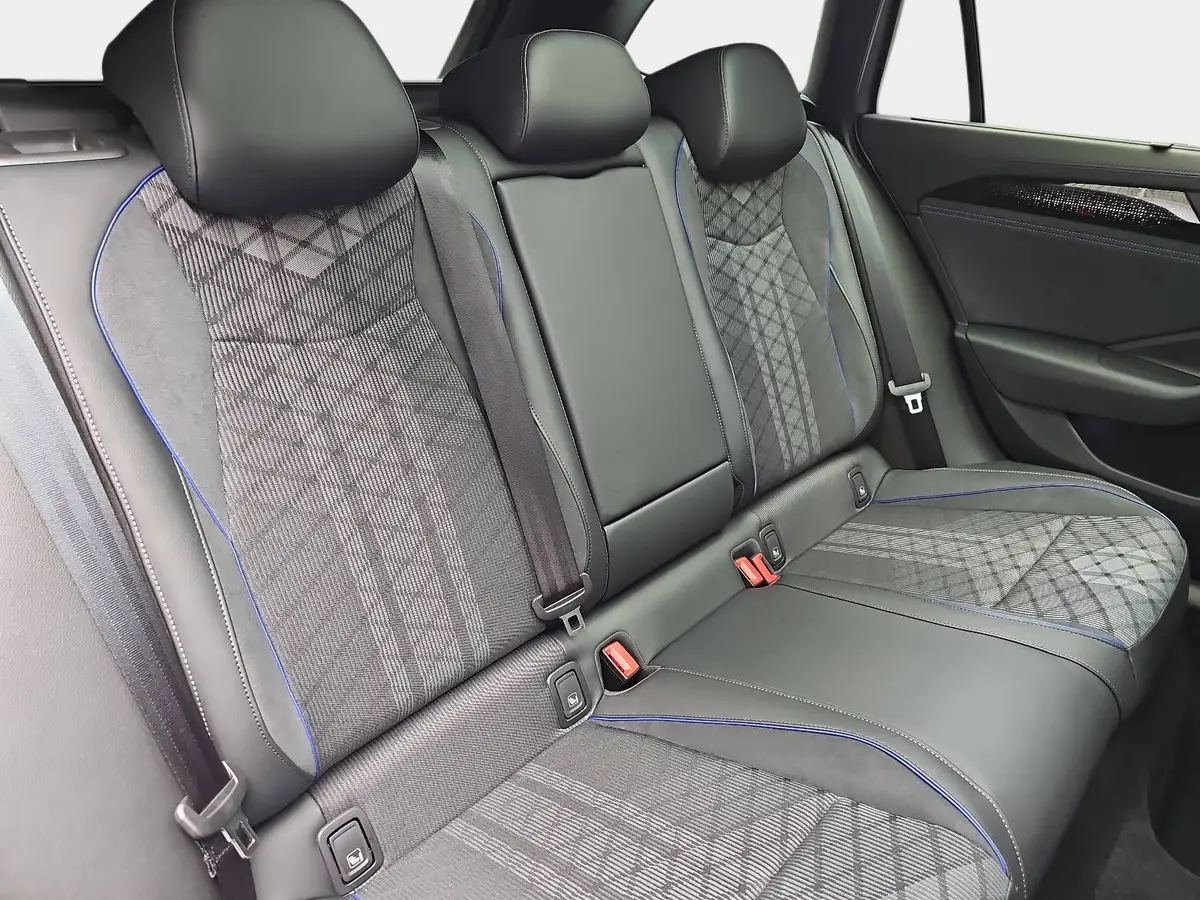 VW PASSAT VARIANT 2.0 TDI DSG R-LINE NAVI LED-MATRIX ACC PANO BLACK 