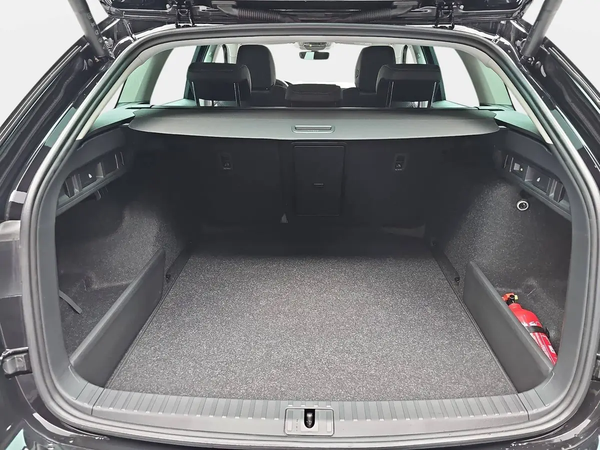 SKODA OCTAVIA COMBI 1.5 TSI ETEC DSG SELECTION NAVI LED ACC WINTER KA