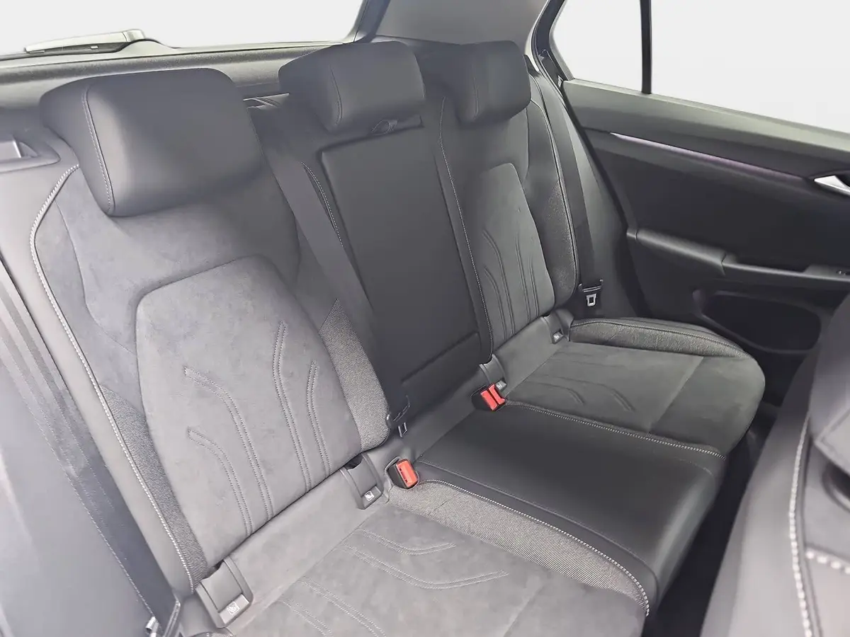 VW GOLF VIII 1.5 TSI LIFE LED ACC KAMERA AHK LM17