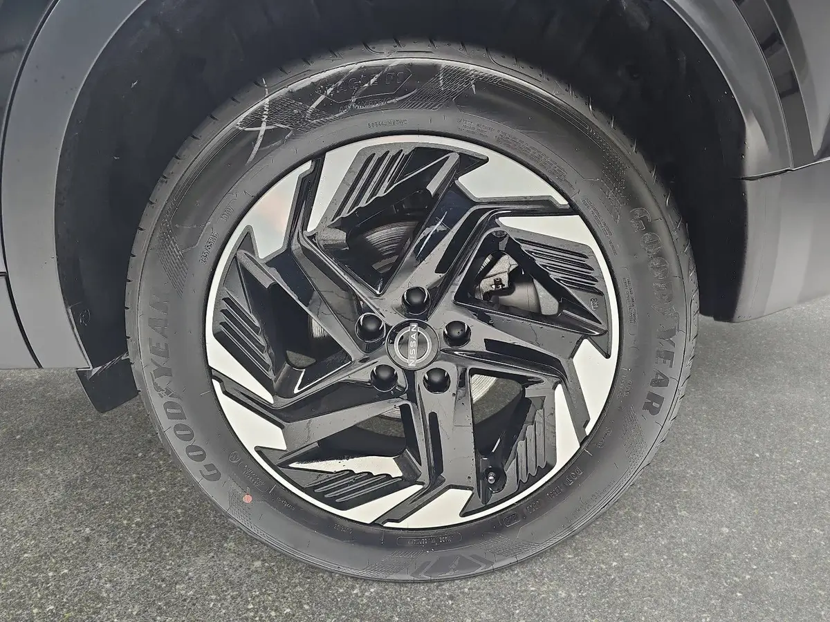 NISSAN QASHQAI 1.3 DIG-T XTRONIC N-CONNECTA PANO WINTER