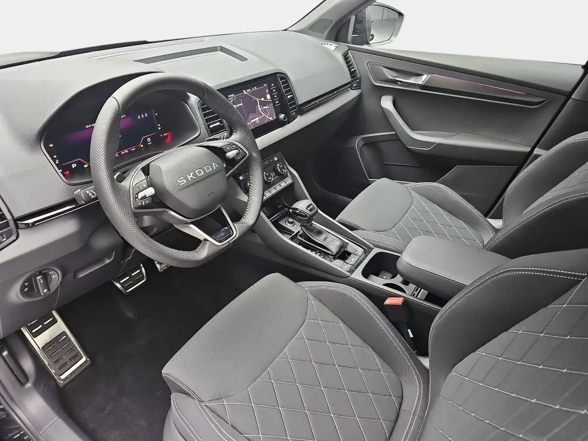 SKODA KAROQ 2.0 TDI DSG SPORTLINE DCC ACC PANO